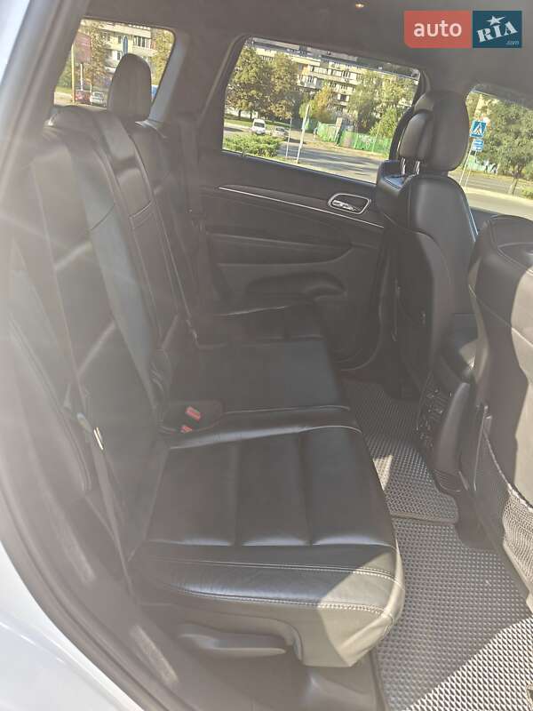 Внедорожник / Кроссовер Jeep Grand Cherokee 2018 в Киеве фото 23 Внедорожник / Кроссовер Jeep Grand Cherokee 2018 в Киеве