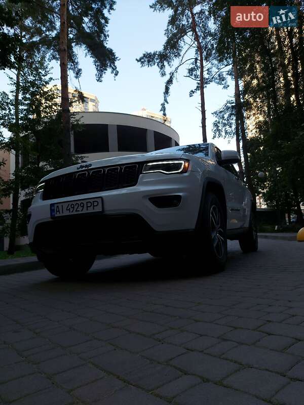 Внедорожник / Кроссовер Jeep Grand Cherokee 2020 в Киеве фото 3 Внедорожник / Кроссовер Jeep Grand Cherokee 2020 в Киеве