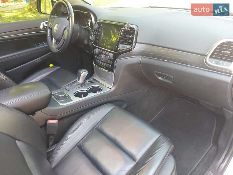 Внедорожник / Кроссовер Jeep Grand Cherokee 2020 в Киеве фото 18 Внедорожник / Кроссовер Jeep Grand Cherokee 2020 в Киеве