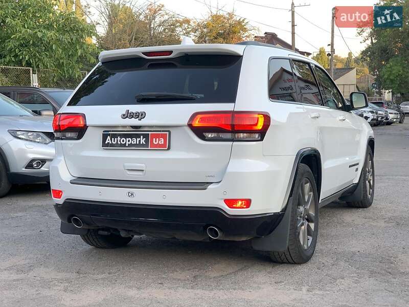 Внедорожник / Кроссовер Jeep Grand Cherokee 2016 в Виннице