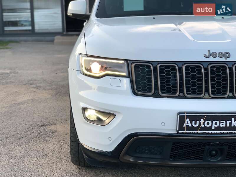 Внедорожник / Кроссовер Jeep Grand Cherokee 2016 в Виннице