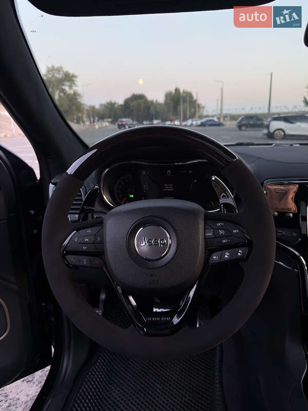 Внедорожник / Кроссовер Jeep Grand Cherokee 2016 в Киеве