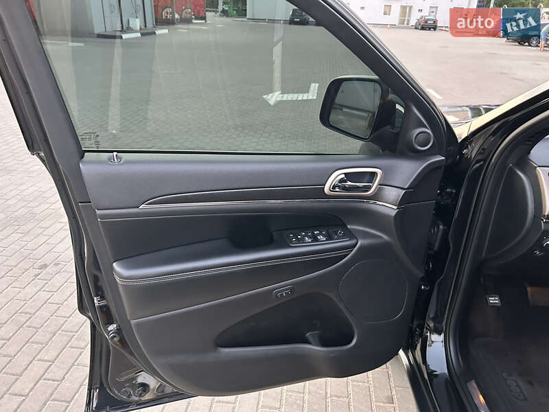 Позашляховик / Кросовер Jeep Grand Cherokee 2016 в Києві