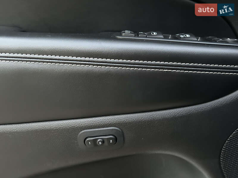 Позашляховик / Кросовер Jeep Grand Cherokee 2016 в Києві