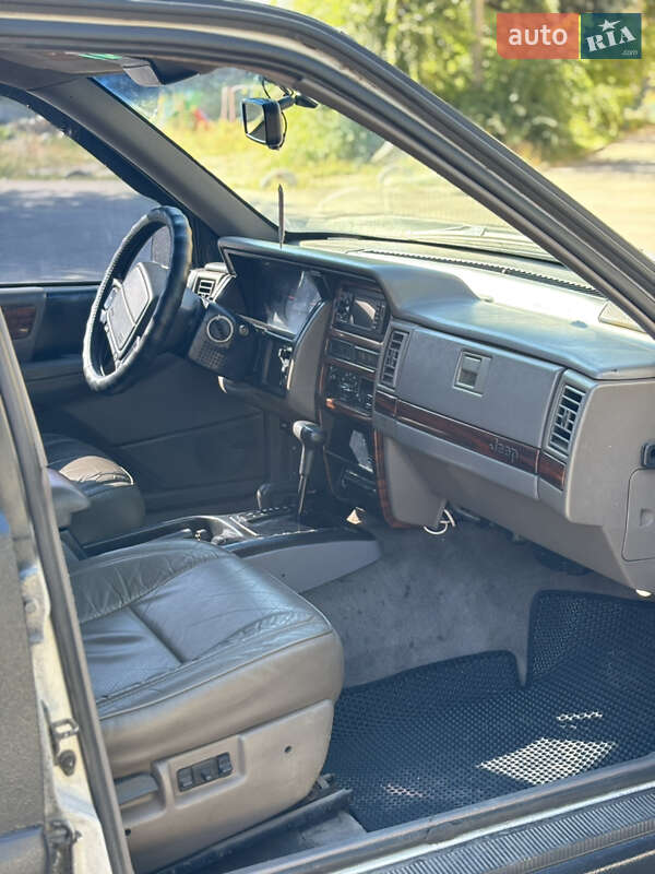 Внедорожник / Кроссовер Jeep Grand Cherokee 1993 в Днепре