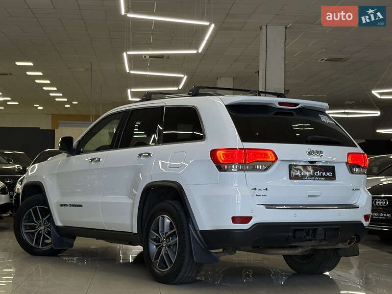 Внедорожник / Кроссовер Jeep Grand Cherokee 2016 в Николаеве