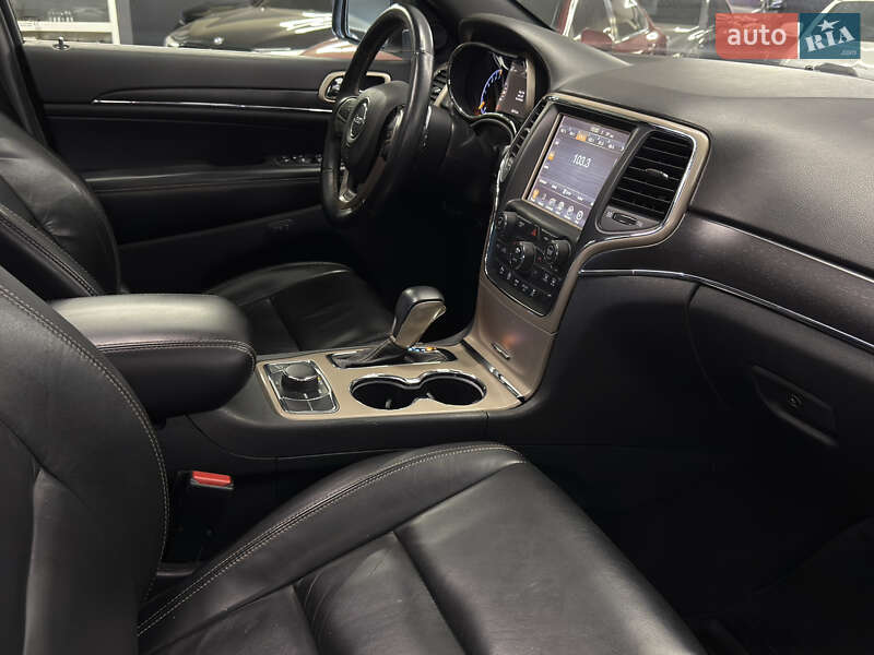Внедорожник / Кроссовер Jeep Grand Cherokee 2016 в Николаеве
