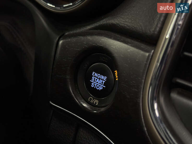 Внедорожник / Кроссовер Jeep Grand Cherokee 2016 в Николаеве