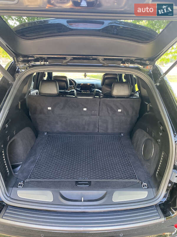 Внедорожник / Кроссовер Jeep Grand Cherokee 2019 в Киеве фото 18 Внедорожник / Кроссовер Jeep Grand Cherokee 2019 в Киеве