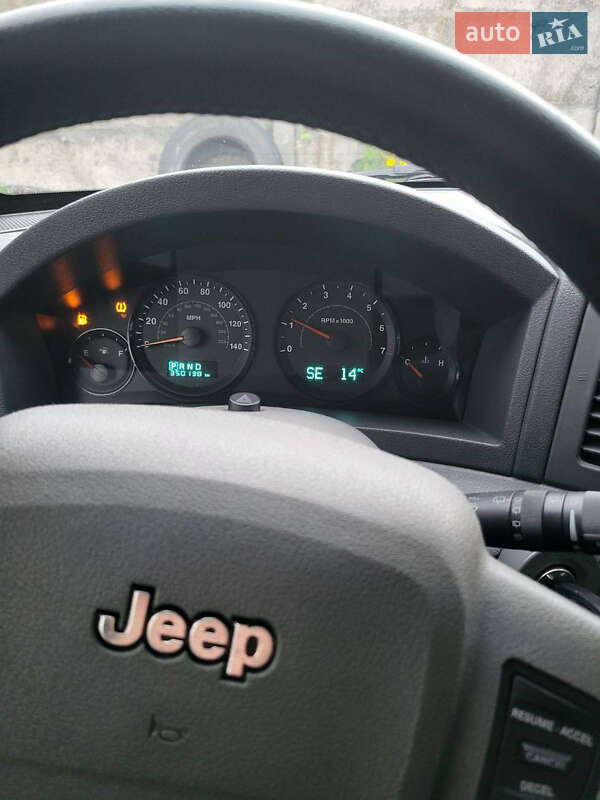 Внедорожник / Кроссовер Jeep Grand Cherokee 2006 в Кременчуге