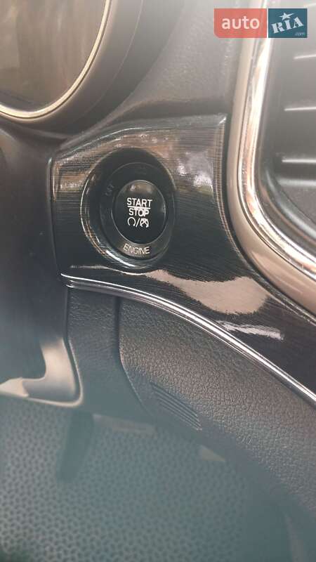 Внедорожник / Кроссовер Jeep Grand Cherokee 2015 в Полтаве