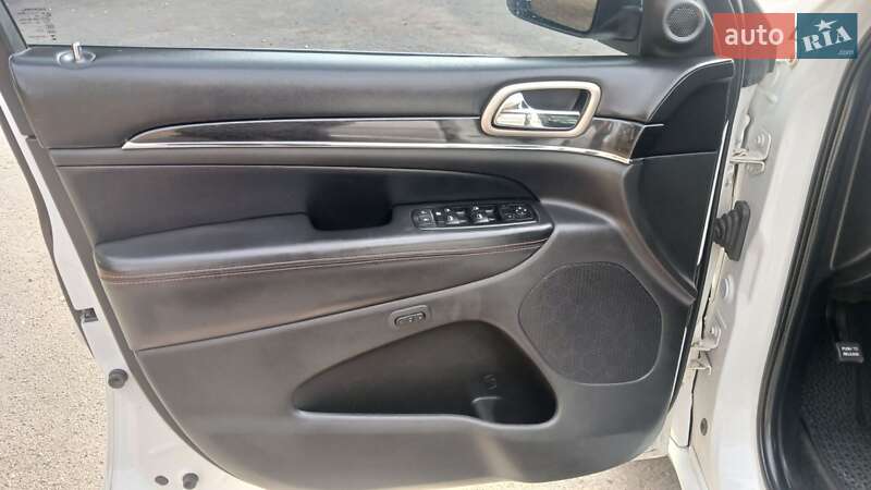 Внедорожник / Кроссовер Jeep Grand Cherokee 2015 в Полтаве