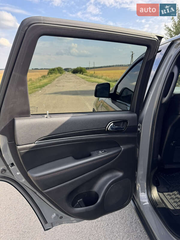 Внедорожник / Кроссовер Jeep Grand Cherokee 2020 в Киеве