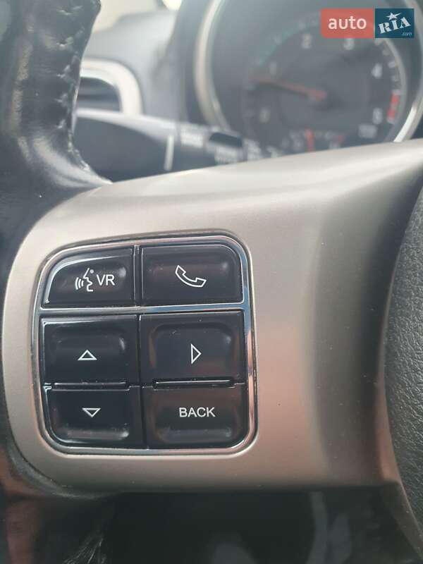 Внедорожник / Кроссовер Jeep Grand Cherokee 2011 в Шумске