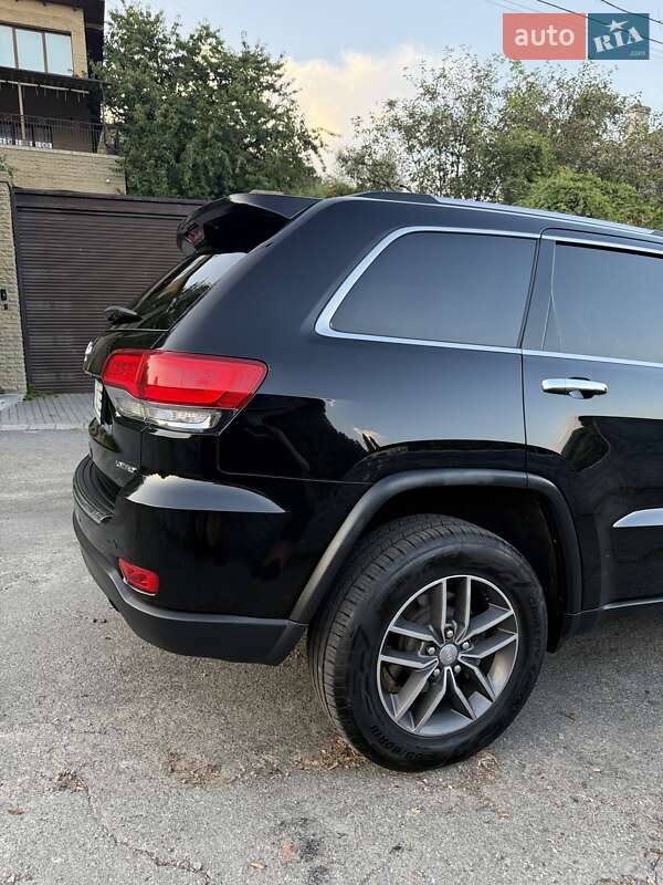 Внедорожник / Кроссовер Jeep Grand Cherokee 2017 в Киеве