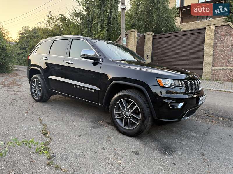 Внедорожник / Кроссовер Jeep Grand Cherokee 2017 в Киеве