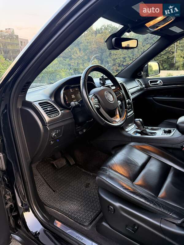 Внедорожник / Кроссовер Jeep Grand Cherokee 2017 в Киеве