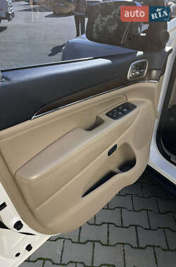 Внедорожник / Кроссовер Jeep Grand Cherokee 2015 в 