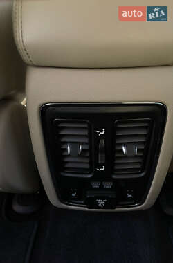 Внедорожник / Кроссовер Jeep Grand Cherokee 2015 в 