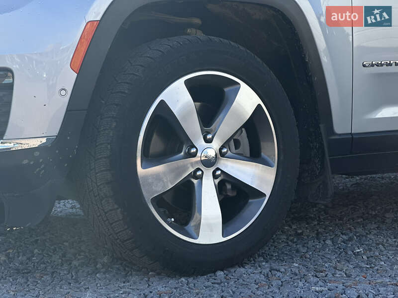 Внедорожник / Кроссовер Jeep Grand Cherokee 2023 в Львове