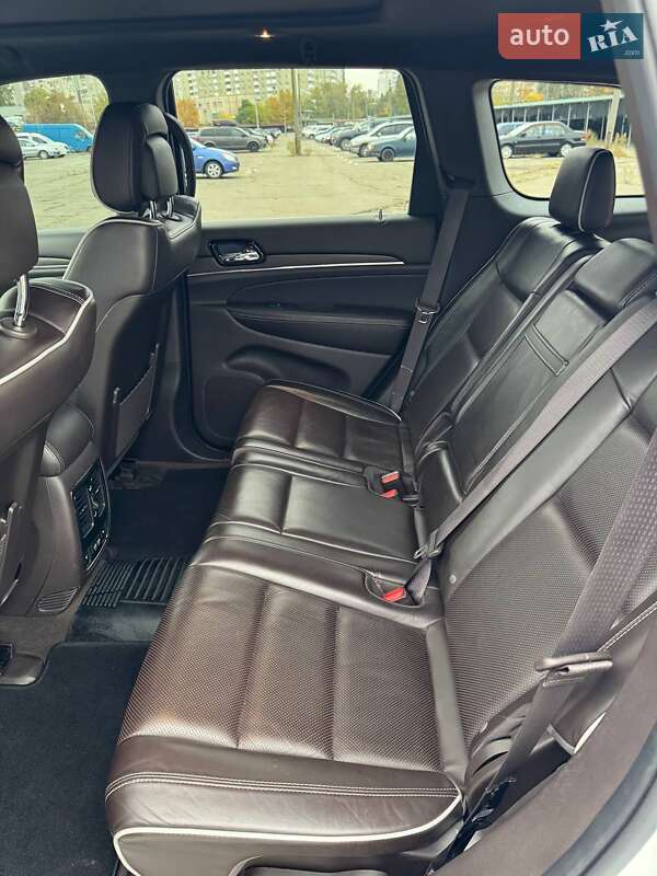 Внедорожник / Кроссовер Jeep Grand Cherokee 2019 в Киеве фото 18 Внедорожник / Кроссовер Jeep Grand Cherokee 2019 в Киеве