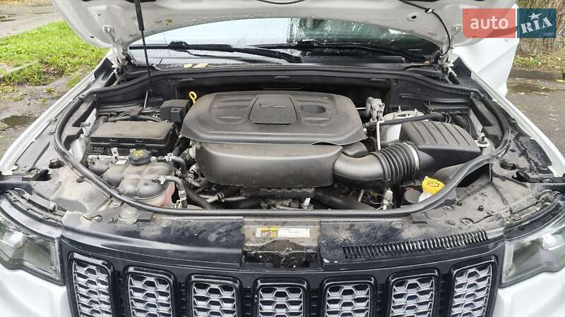 Внедорожник / Кроссовер Jeep Grand Cherokee 2019 в Киеве фото 17 Внедорожник / Кроссовер Jeep Grand Cherokee 2019 в Киеве