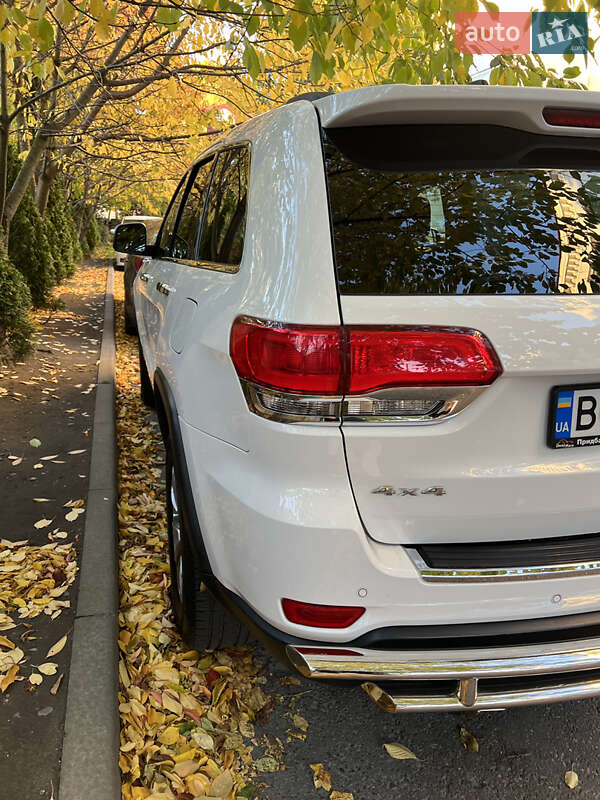 Внедорожник / Кроссовер Jeep Grand Cherokee 2016 в Львове