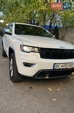 Позашляховик / Кросовер Jeep Grand Cherokee 2016 в 