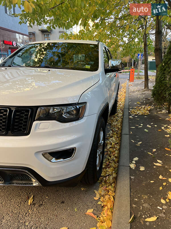 Внедорожник / Кроссовер Jeep Grand Cherokee 2016 в Львове