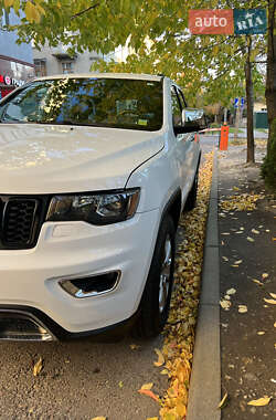 Позашляховик / Кросовер Jeep Grand Cherokee 2016 в 