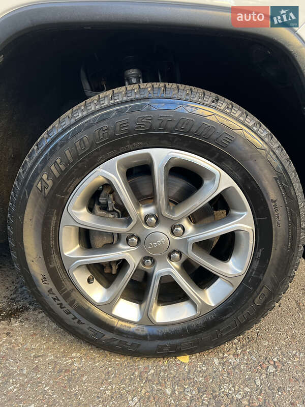 Внедорожник / Кроссовер Jeep Grand Cherokee 2016 в Львове