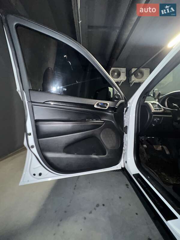 Внедорожник / Кроссовер Jeep Grand Cherokee 2016 в Киеве