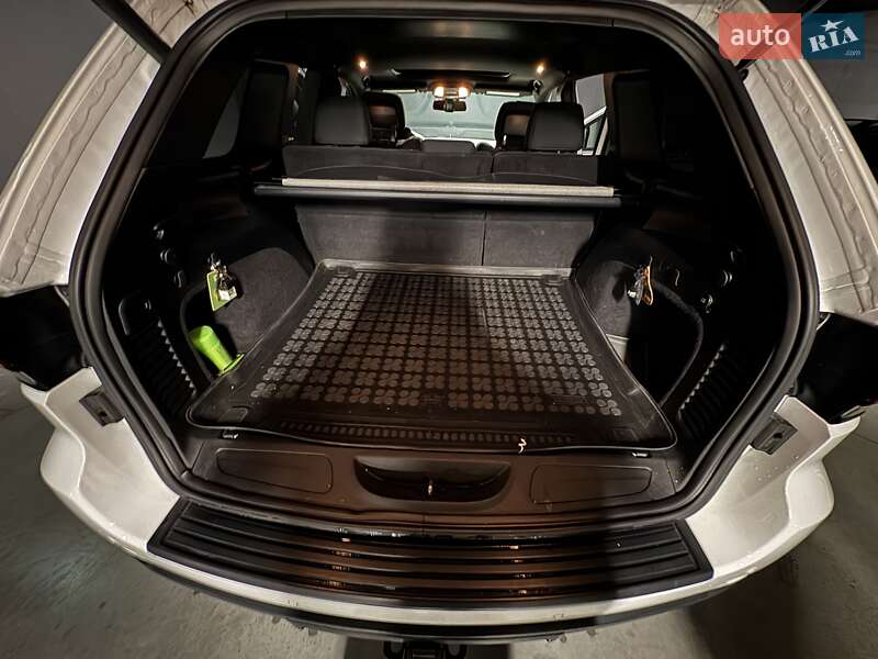 Внедорожник / Кроссовер Jeep Grand Cherokee 2016 в Киеве