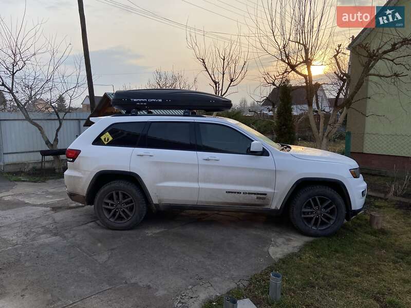 Внедорожник / Кроссовер Jeep Grand Cherokee 2016 в Киеве