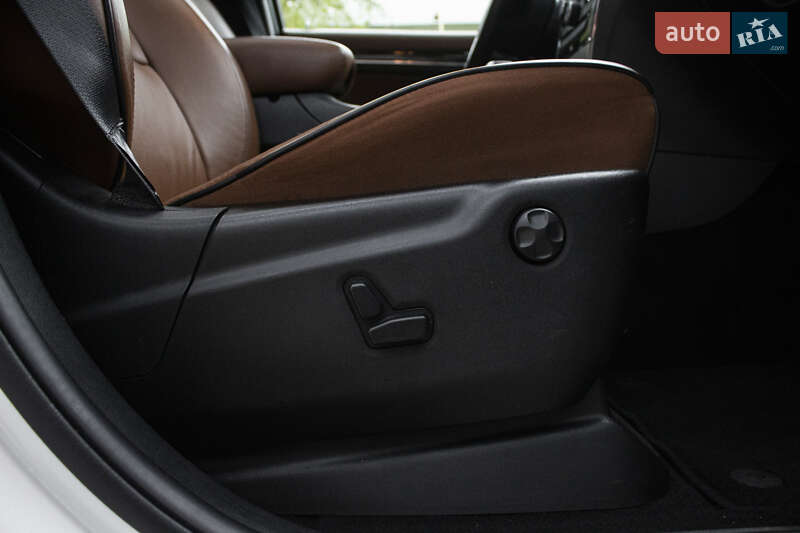 Внедорожник / Кроссовер Jeep Grand Cherokee 2019 в Киеве фото 31 Внедорожник / Кроссовер Jeep Grand Cherokee 2019 в Киеве