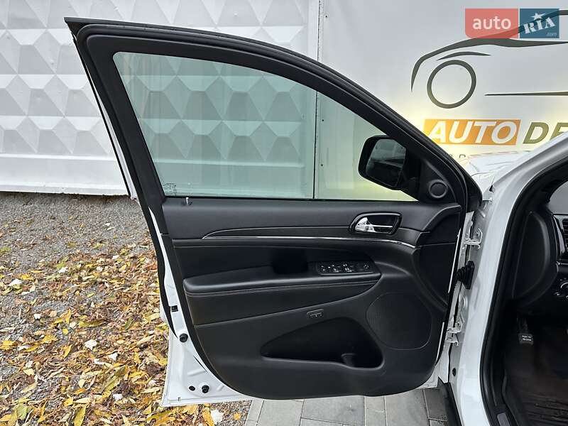 Внедорожник / Кроссовер Jeep Grand Cherokee 2017 в Киеве