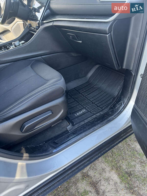 Позашляховик / Кросовер Jeep Grand Cherokee 2022 в Києві фото 11 Позашляховик / Кросовер Jeep Grand Cherokee 2022 в Києві