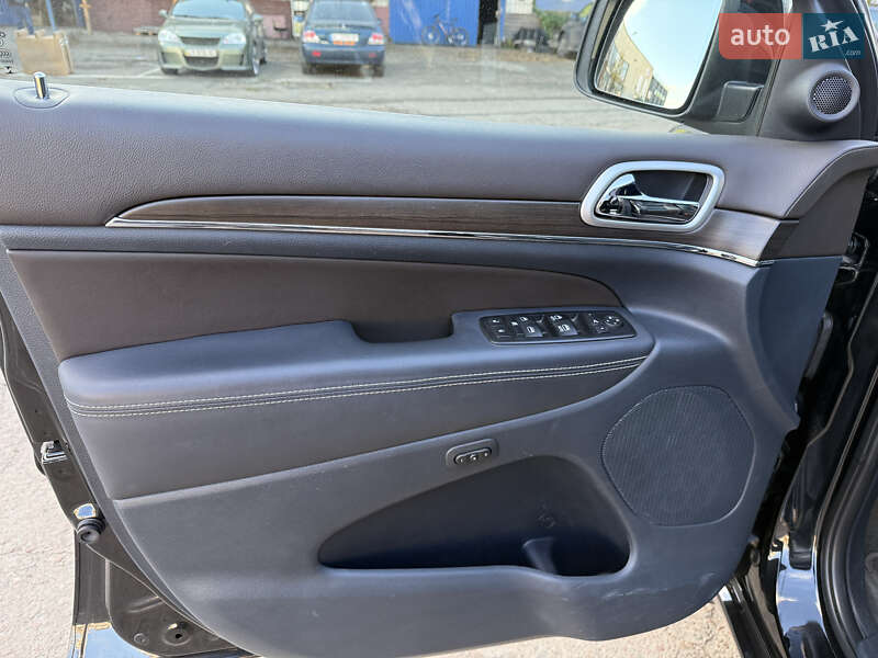 Внедорожник / Кроссовер Jeep Grand Cherokee 2015 в Киеве