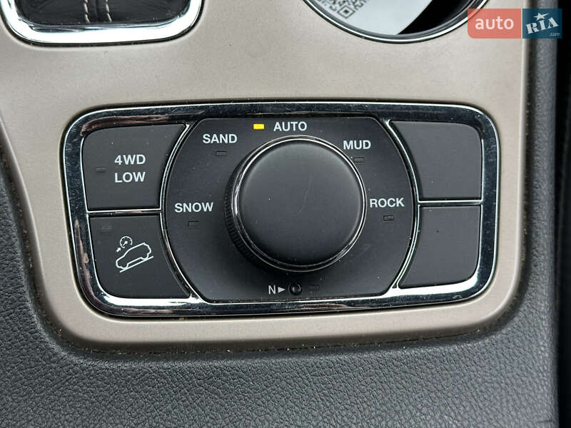 Внедорожник / Кроссовер Jeep Grand Cherokee 2016 в Киеве фото 41 Внедорожник / Кроссовер Jeep Grand Cherokee 2016 в Киеве