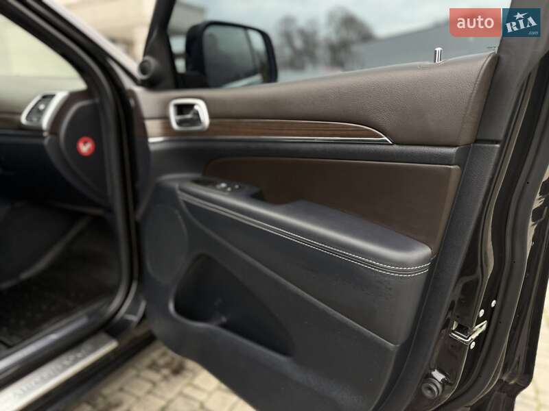 Внедорожник / Кроссовер Jeep Grand Cherokee 2013 в Черновцах