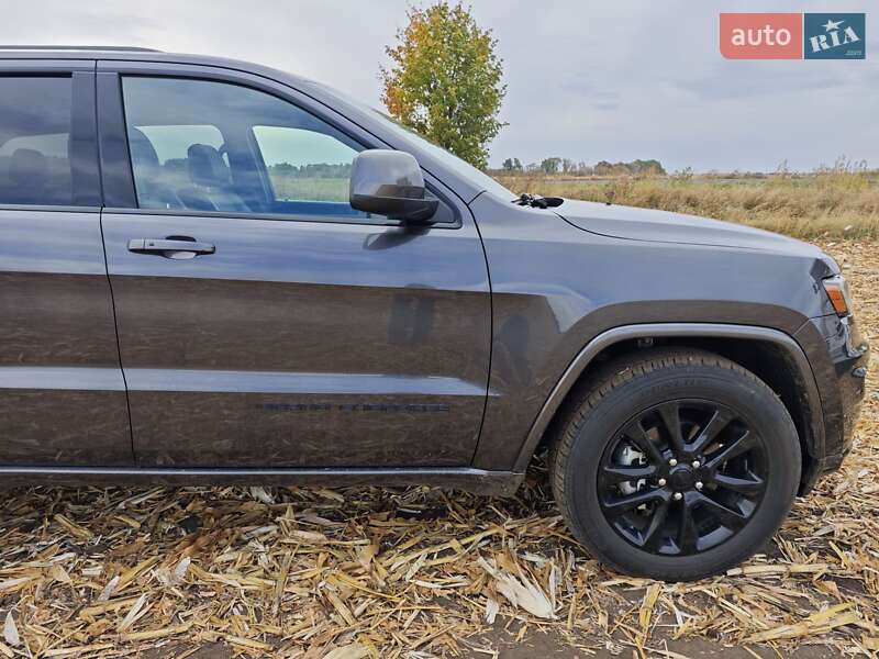 Внедорожник / Кроссовер Jeep Grand Cherokee 2017 в Лубнах