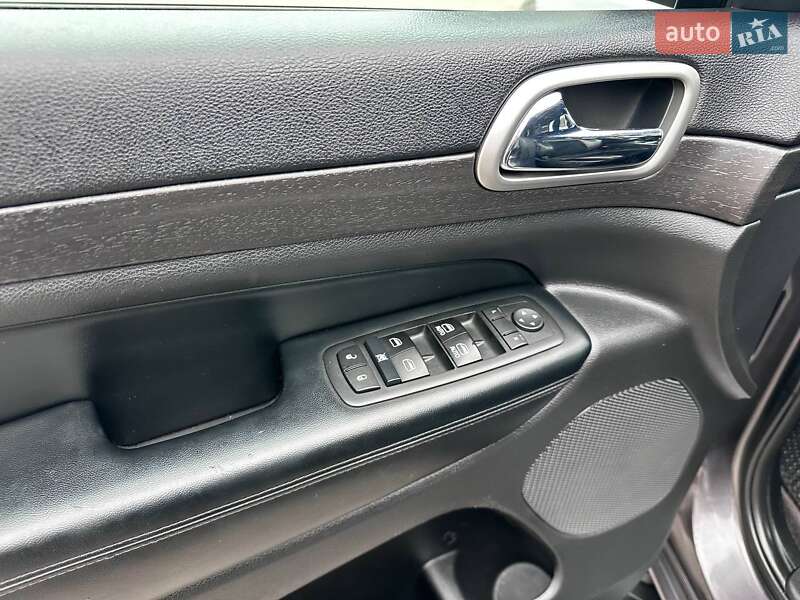 Внедорожник / Кроссовер Jeep Grand Cherokee 2016 в Кропивницком