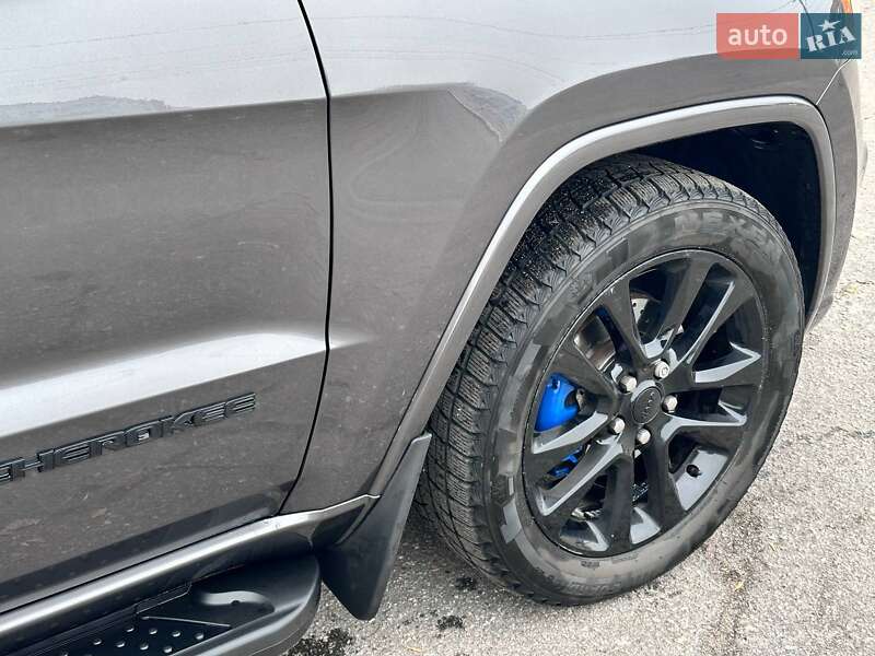Внедорожник / Кроссовер Jeep Grand Cherokee 2016 в Кропивницком