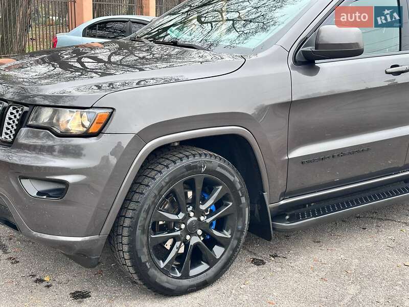 Внедорожник / Кроссовер Jeep Grand Cherokee 2016 в Кропивницком