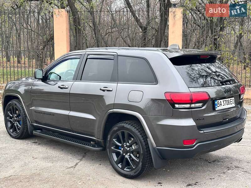 Внедорожник / Кроссовер Jeep Grand Cherokee 2016 в Кропивницком