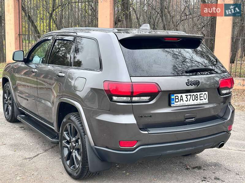 Внедорожник / Кроссовер Jeep Grand Cherokee 2016 в Кропивницком