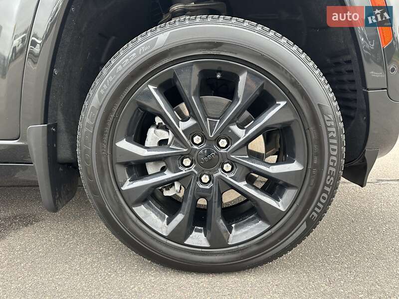 Внедорожник / Кроссовер Jeep Grand Cherokee 2022 в Киеве