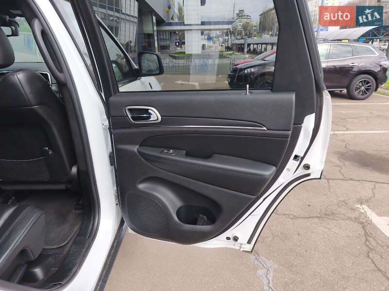 Внедорожник / Кроссовер Jeep Grand Cherokee 2017 в Киеве