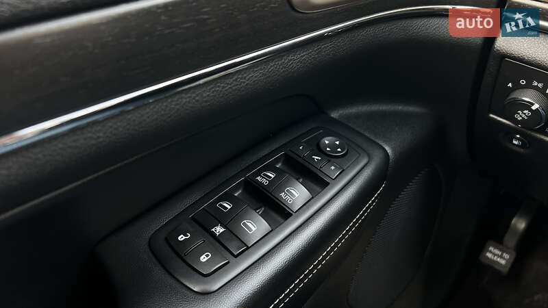 Внедорожник / Кроссовер Jeep Grand Cherokee 2016 в Львове