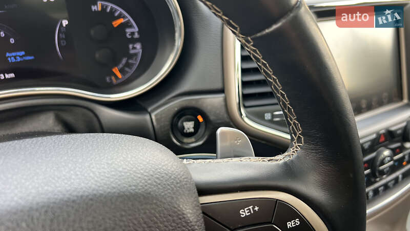 Внедорожник / Кроссовер Jeep Grand Cherokee 2016 в Львове